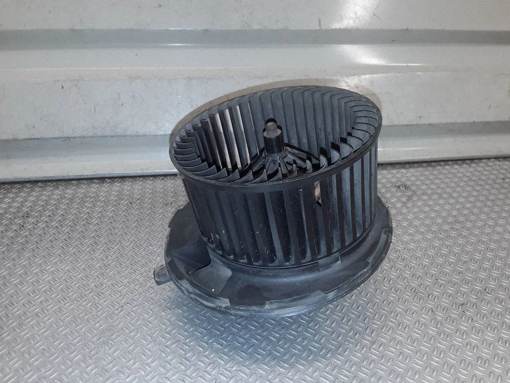 Salongipuhur – Volkswagen Touran I (2003-2010)