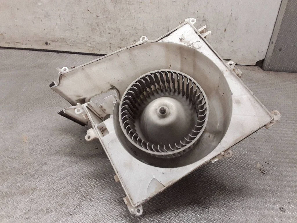 Krāsniņas ventilators/pūtējs – Nissan X-Trail T30 (2001-2007)