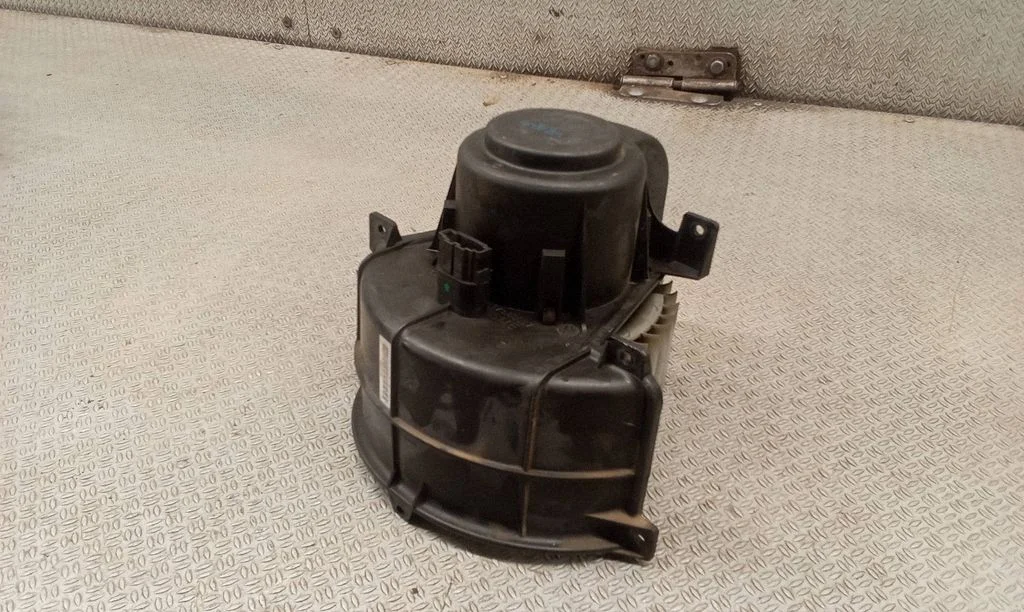 Krāsniņas ventilators/pūtējs – Volkswagen Touareg I (2002-2010)