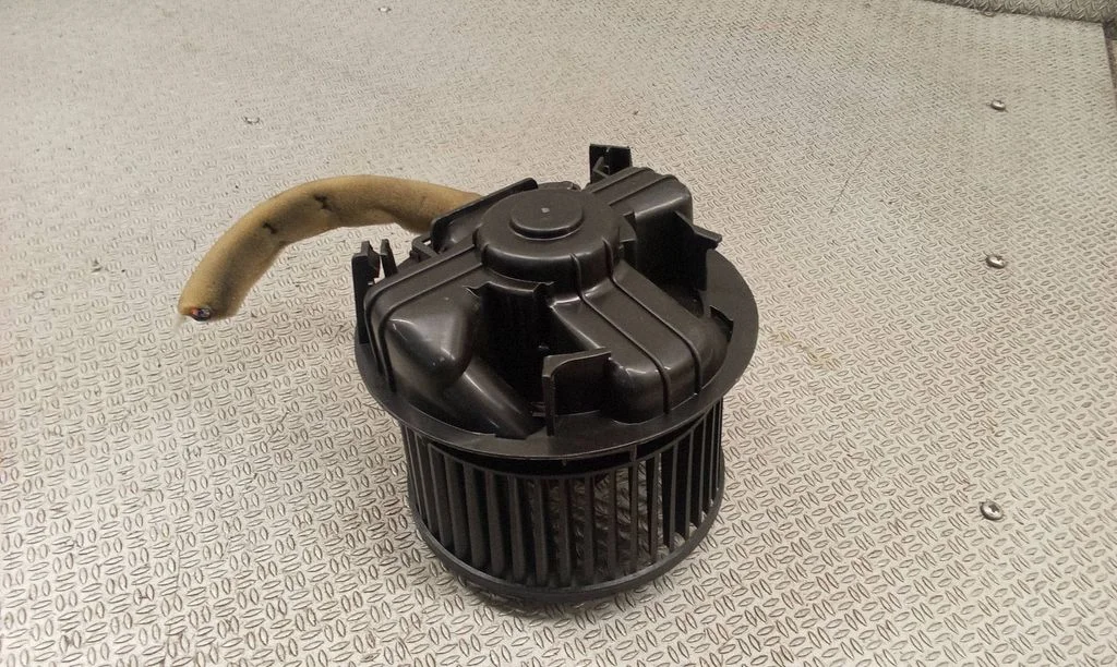 Krāsniņas ventilators/pūtējs – Nissan Note (E11) (2006-2014)