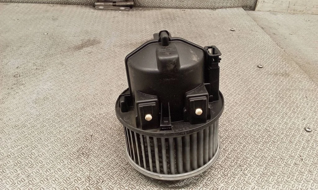 Krāsniņas ventilators/pūtējs – Volvo XC60 (2009-2013)