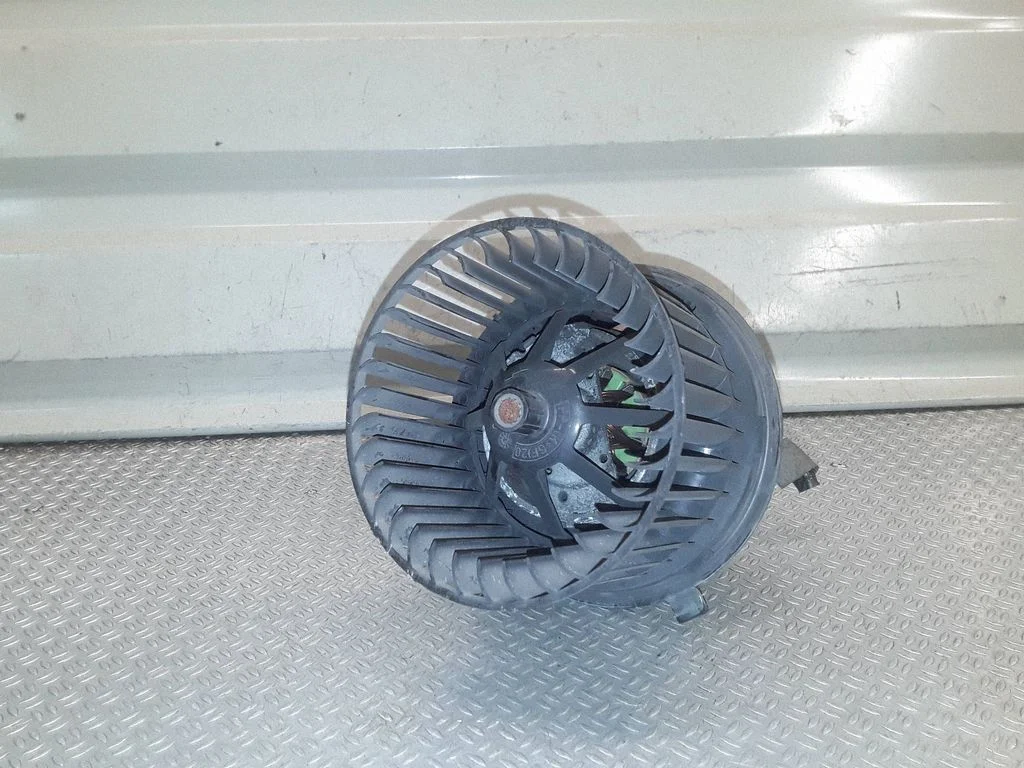Heater fan/blower 6C1H18456BA