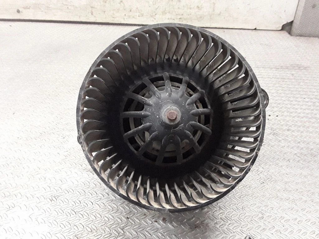 Krāsniņas ventilators/pūtējs – Opel Vivaro (2001-2014)