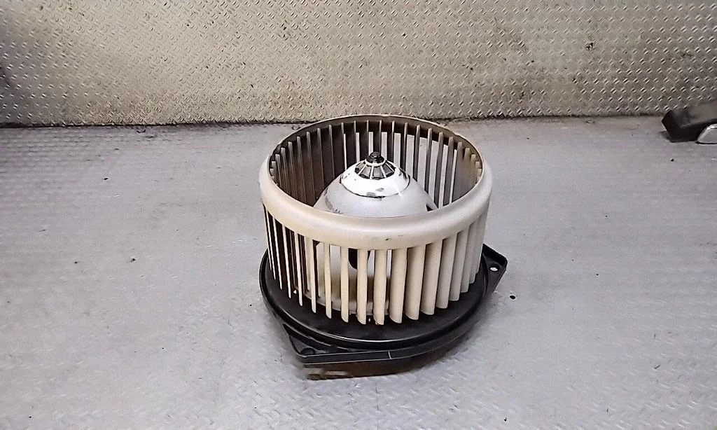 Krāsniņas ventilators/pūtējs – Nissan Murano Z50 (2002-2008)