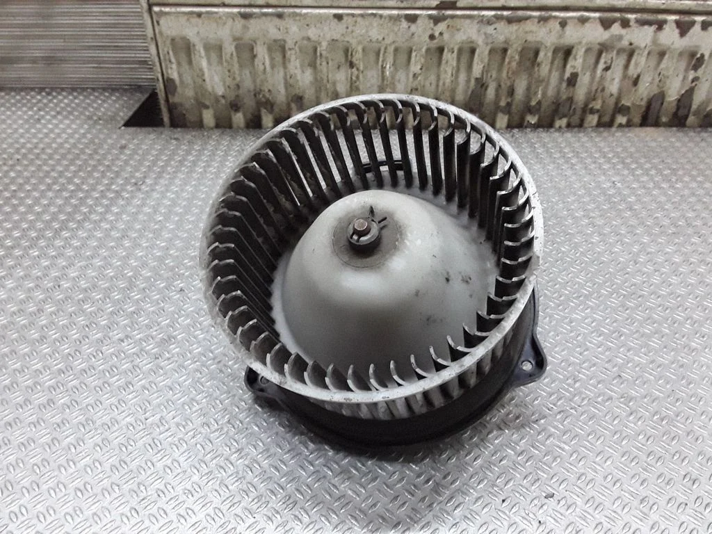 Krāsniņas ventilators/pūtējs – Toyota Corolla Verso E110 (1997-2001)