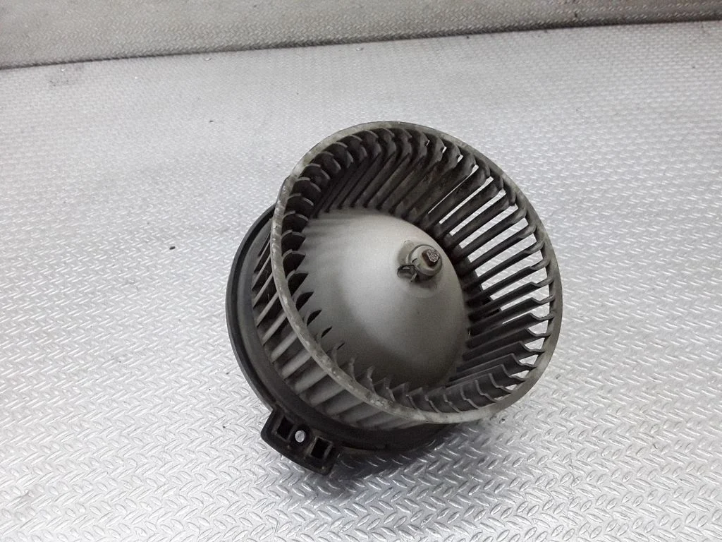 Krāsniņas ventilators/pūtējs – Mitsubishi Pajero (1991-1999)