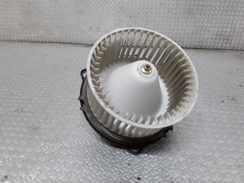 Heater fan/blower 1625005560 – Suzuki Swift Cultus (1983-2003)