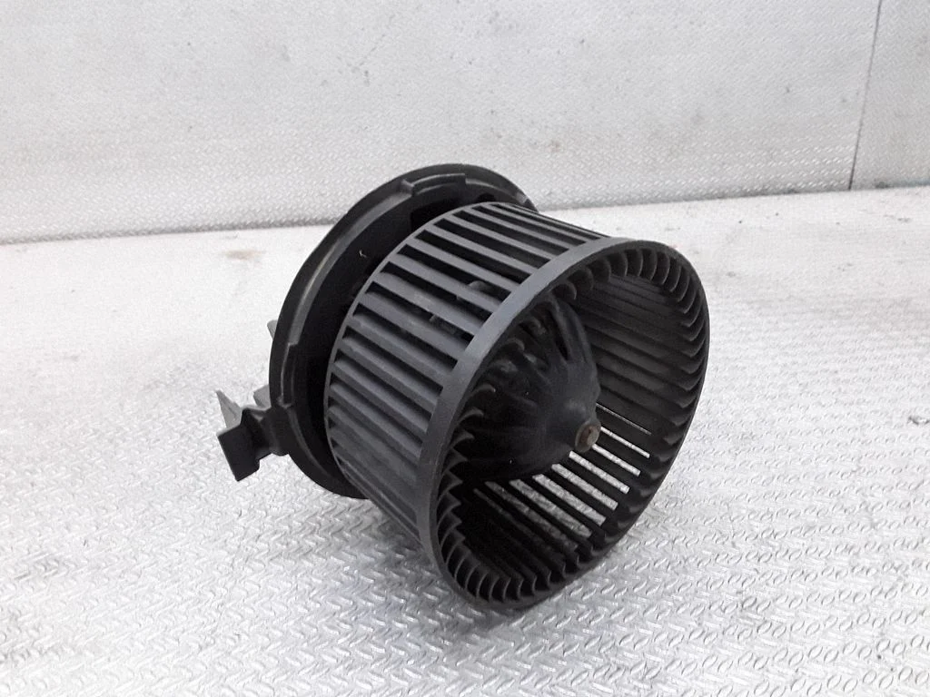 Krāsniņas ventilators/pūtējs – Nissan Micra (2003-2007)