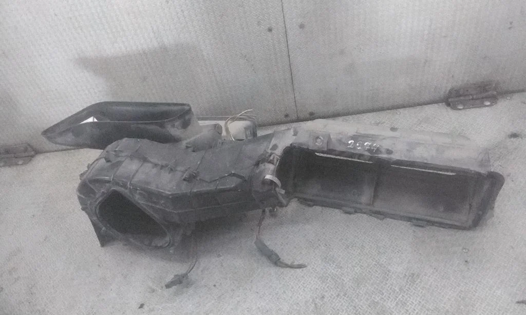 Salongi kütte- ja kliimaploki plastkorpus – Volkswagen Jetta III (1992-1999)