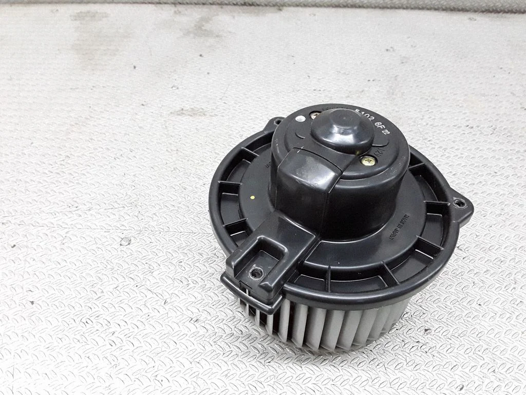 Krāsniņas ventilators/pūtējs – Mazda MPV II LW (1999-2007)