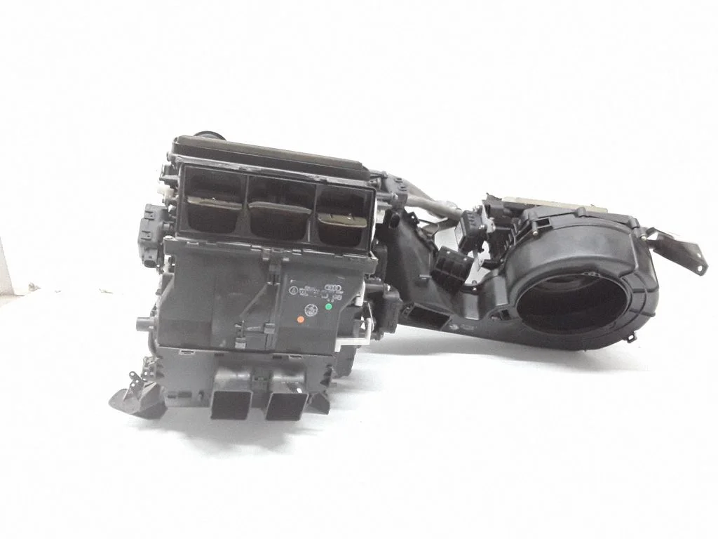 Salona klimata mezgla plastmasas korpuss – Audi A6 Allroad C5 (1999-2005)