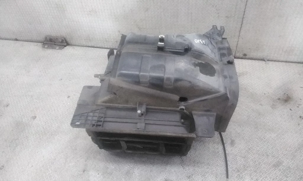Salona klimata mezgla plastmasas korpuss 72110AE05A
