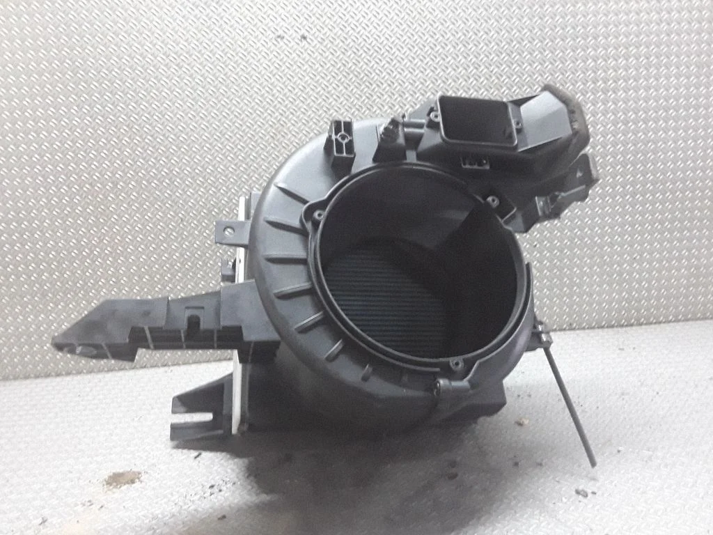 Salona klimata mezgla plastmasas korpuss