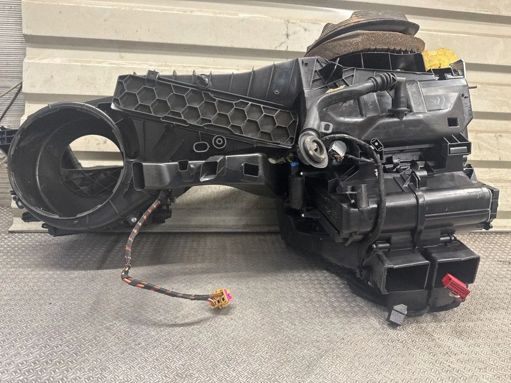 Interior heater climate box assembly – Audi A3 S3 8P (2003-2012)