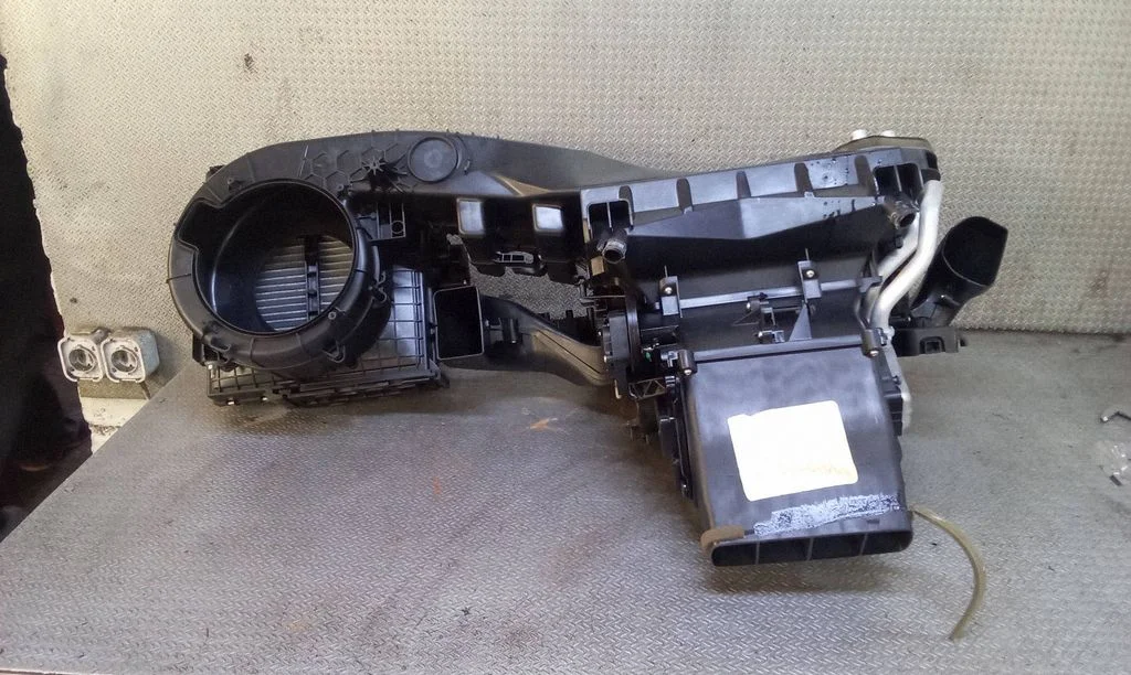 Interior heater climate box assembly – Mercedes-Benz ML-Class W164 (2005-2011)