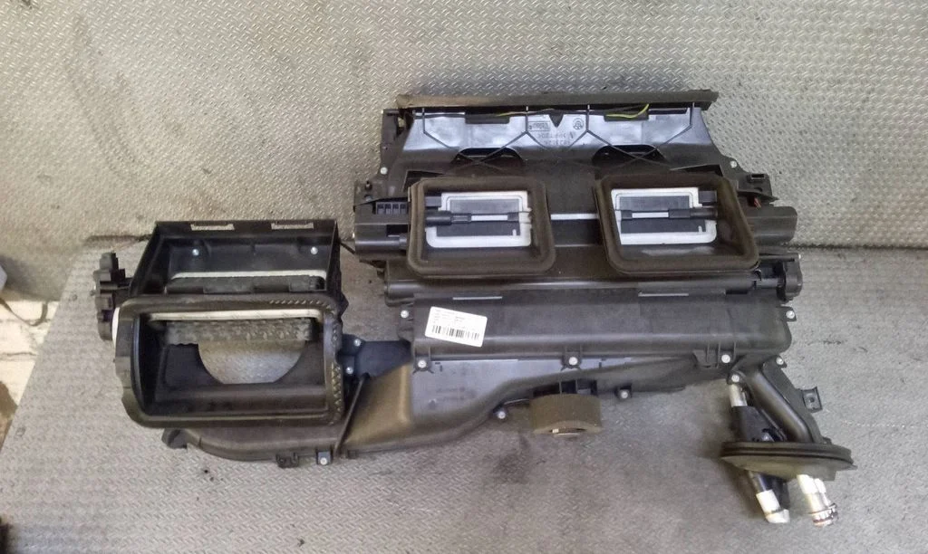Obudowa nagrzewnicy – komplet – BMW Seria 1 E81 E87 (2004-2011)