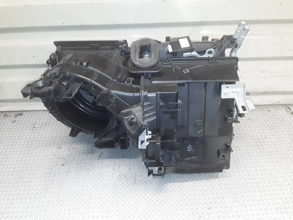 Salona klimata mezgla komplekts 8701002061 – Toyota Verso (2009-2018)
