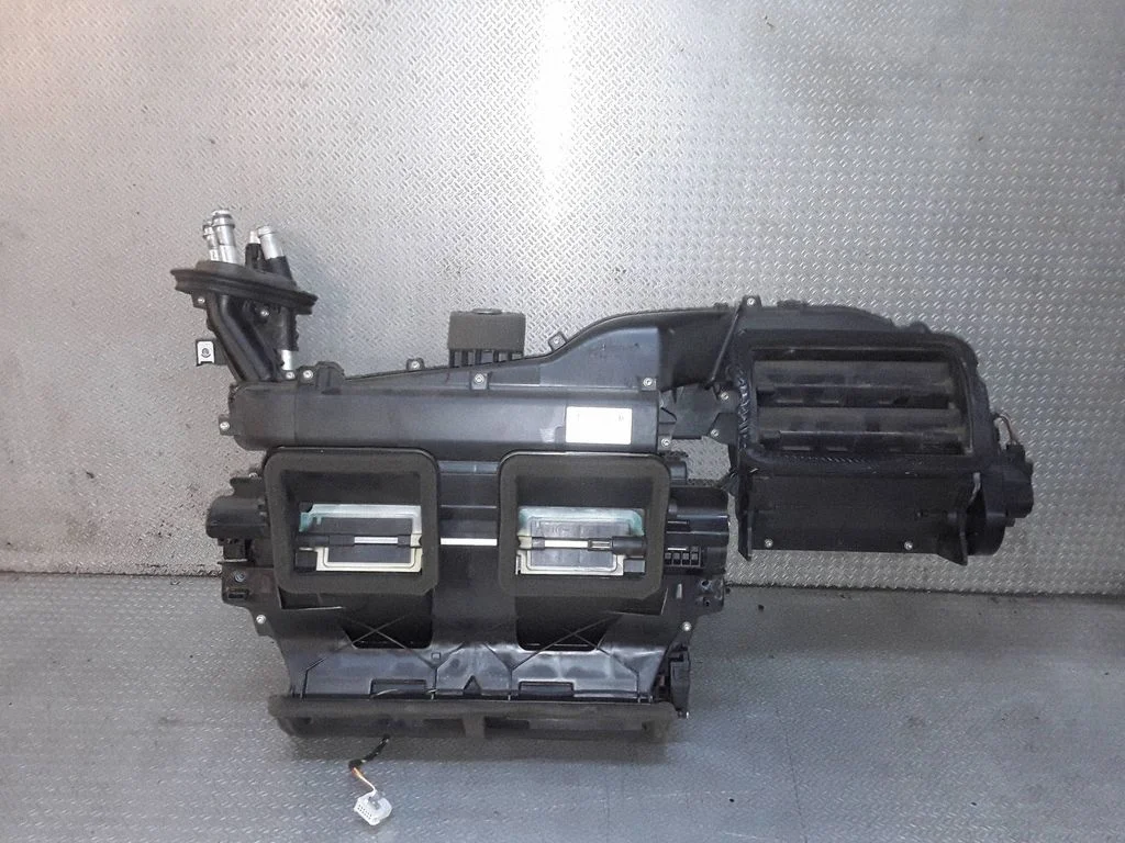 Obudowa nagrzewnicy – komplet – BMW Seria 1 E81 E87 (2004-2011)