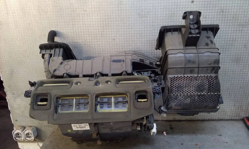 Salona klimata mezgla komplekts – Volkswagen Routan (2008-2014)
