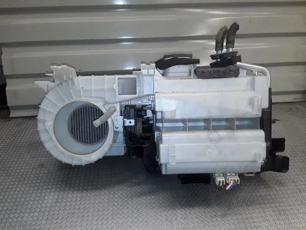 Salona klimata mezgla komplekts – Mitsubishi Outlander (2007-2012)