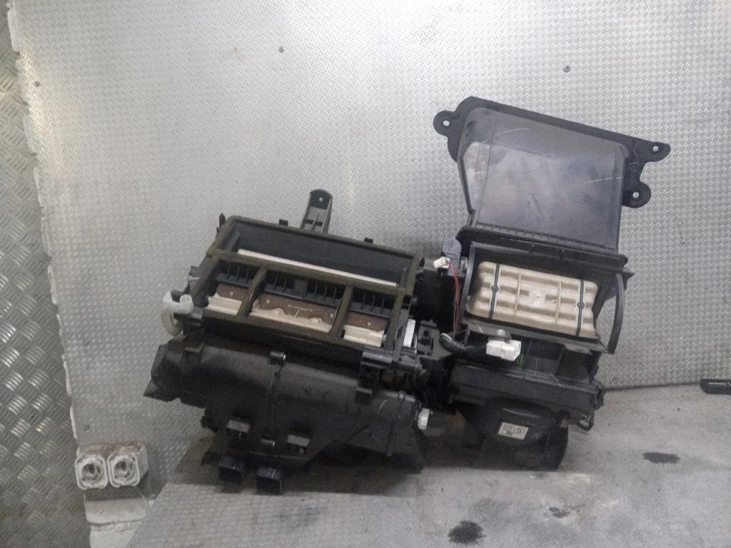 Salona klimata mezgla komplekts – Toyota Corolla Verso AR10 (2004-2009)