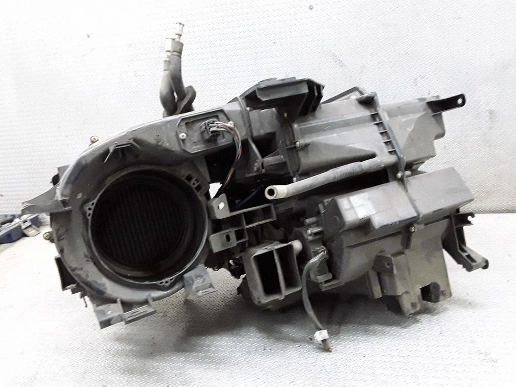 Salona klimata mezgla komplekts – Toyota Avensis T250 (2003-2006)