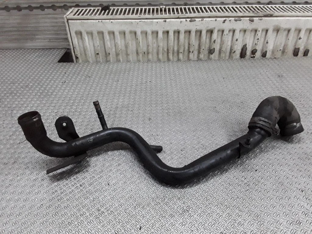 Engine coolant pipe/hose – Volkswagen Passat B5.5 (2001-2005)