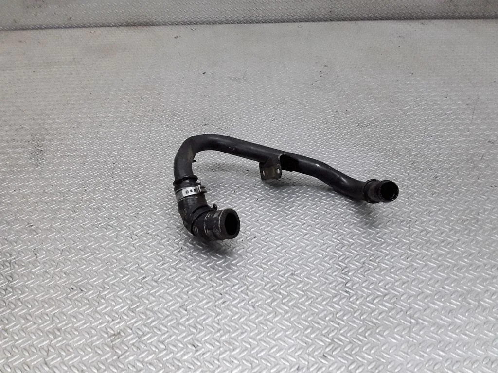 Engine coolant pipe/hose