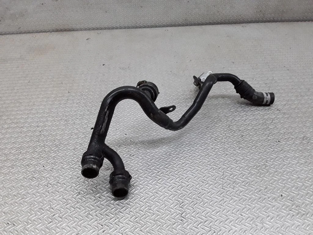 Engine coolant pipe/hose