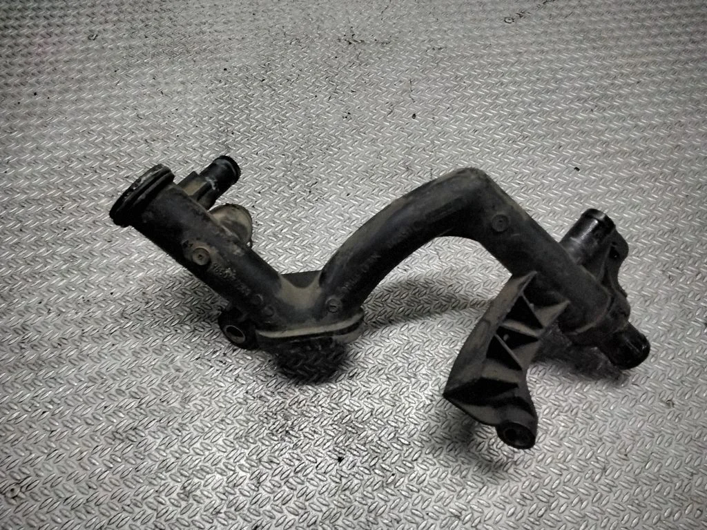 Engine coolant pipe/hose 042551