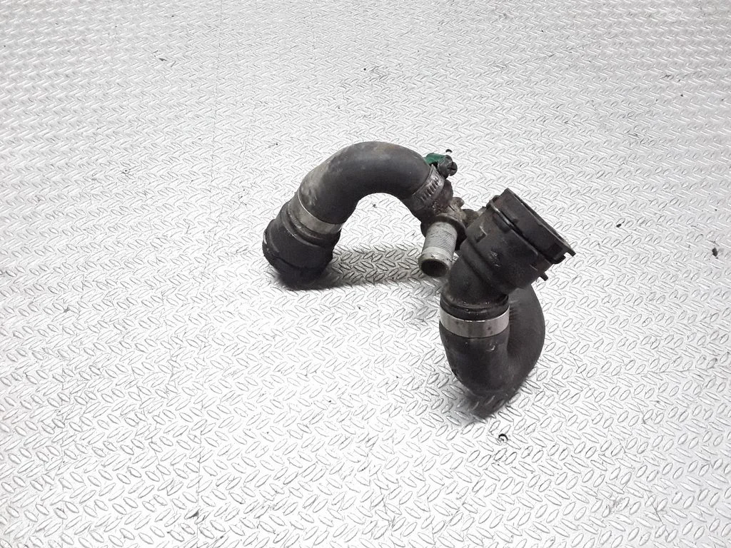 Engine coolant pipe/hose