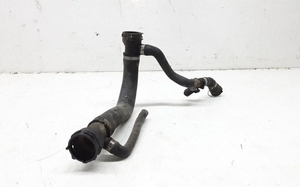 Engine coolant pipe/hose