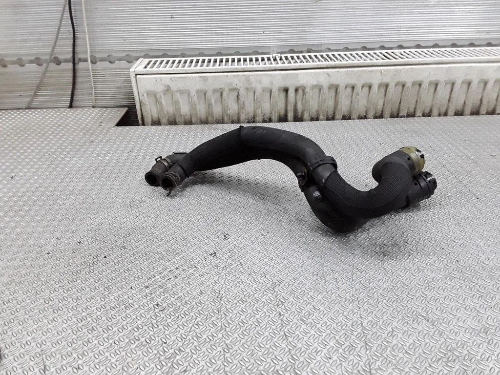Engine coolant pipe/hose