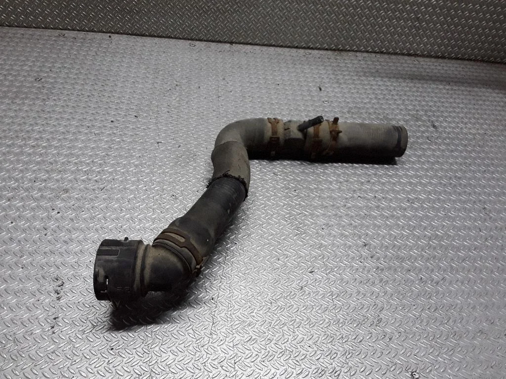 Engine coolant pipe/hose