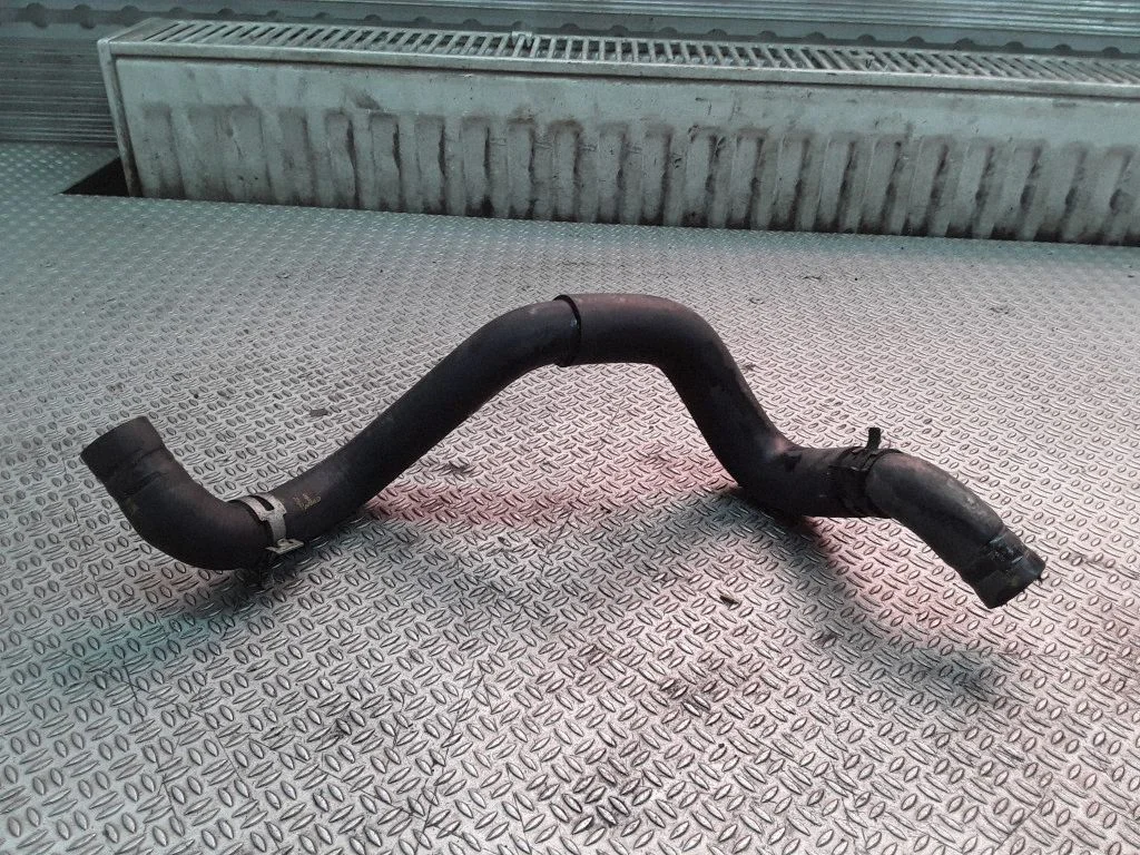 Engine coolant pipe/hose