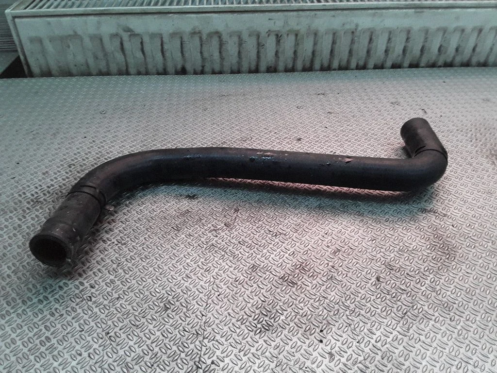 Engine coolant pipe/hose
