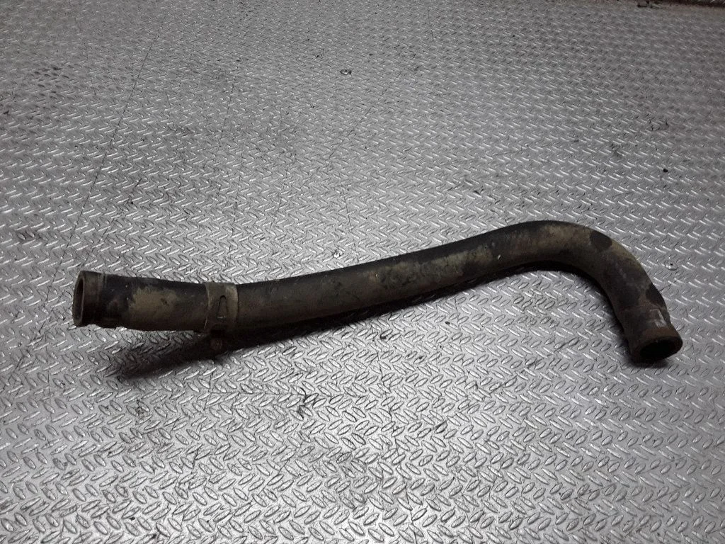 Engine coolant pipe/hose – Mazda MPV II LW (1999-2007)