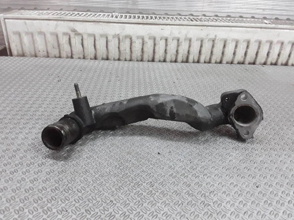 Engine coolant pipe/hose – Mazda MPV II LW (1999-2007)