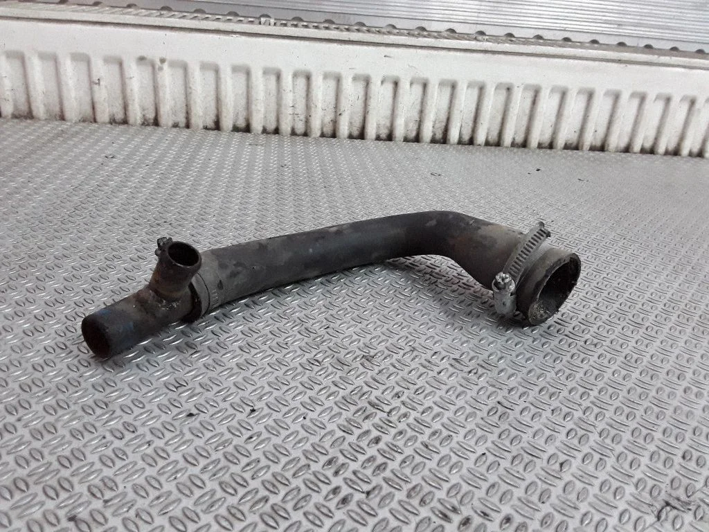 Engine coolant pipe/hose