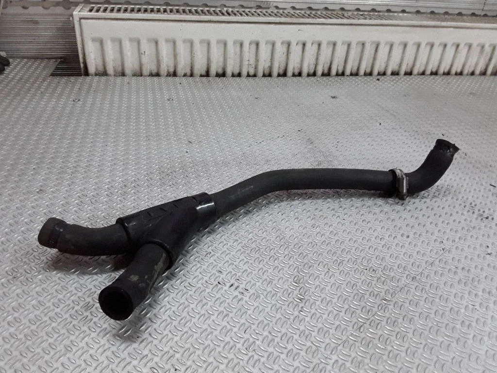Engine coolant pipe/hose