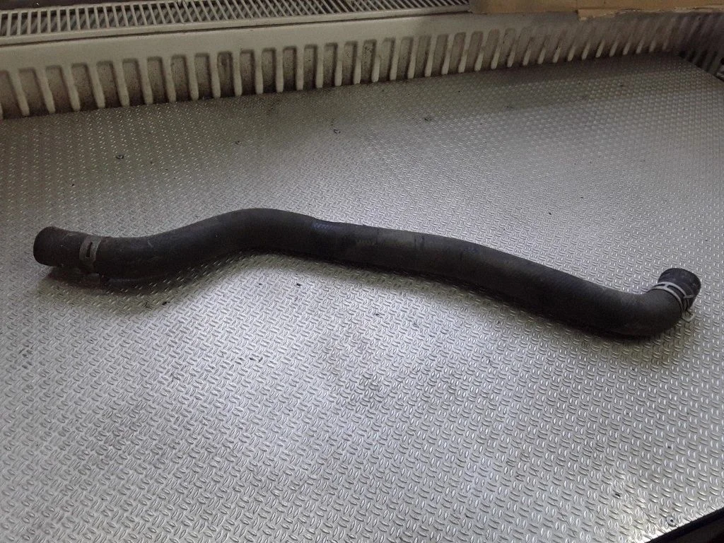 Engine coolant pipe/hose – Mazda MPV II LW (1999-2007)