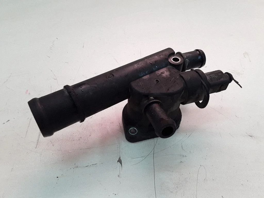 Engine coolant pipe/hose 038121132B