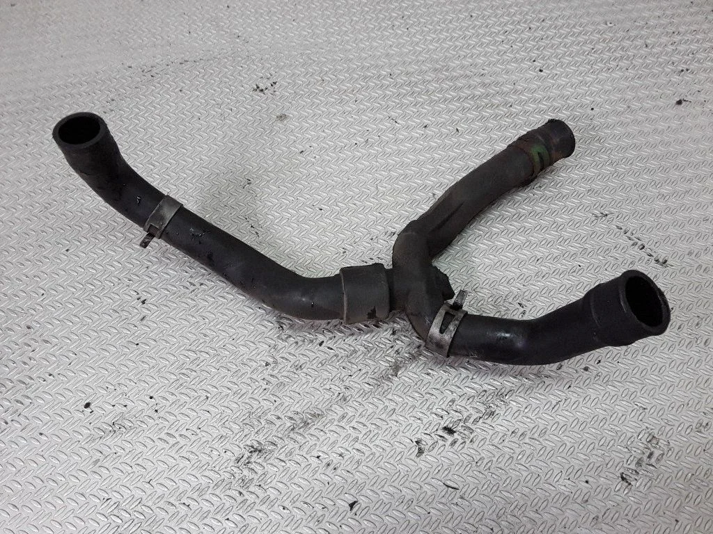 Engine coolant pipe/hose