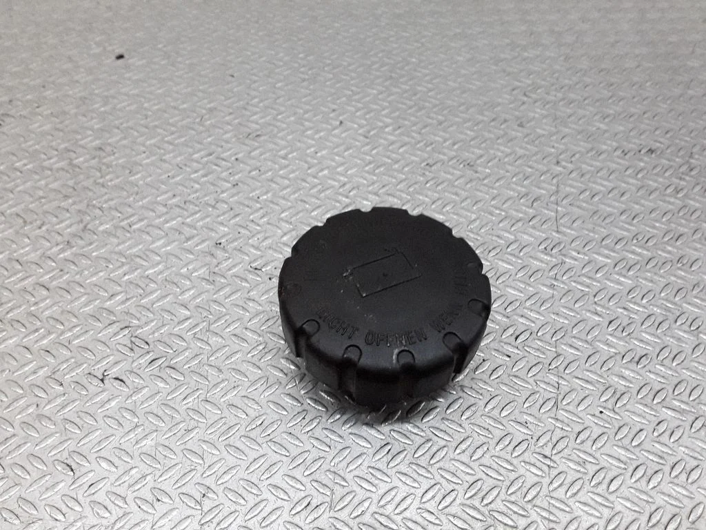 Coolant expansion tank/reservoir cap – Mercedes-Benz C-Class W203 (2000-2007)
