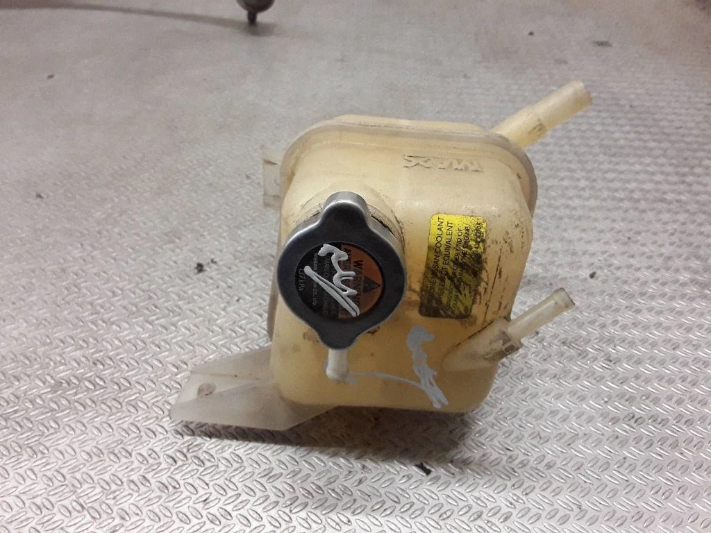 Coolant expansion tank/reservoir
