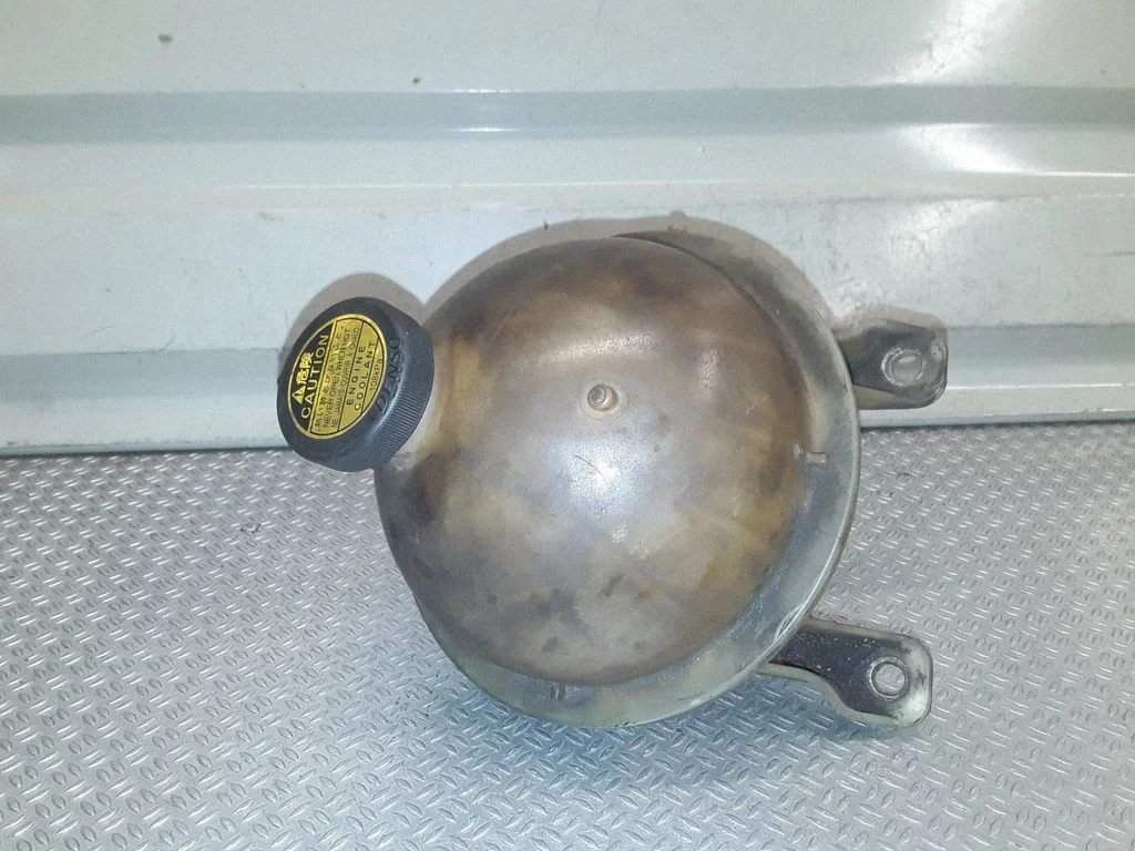 Coolant expansion tank/reservoir – Toyota Previa (XR30, XR40) II (2000-2006)