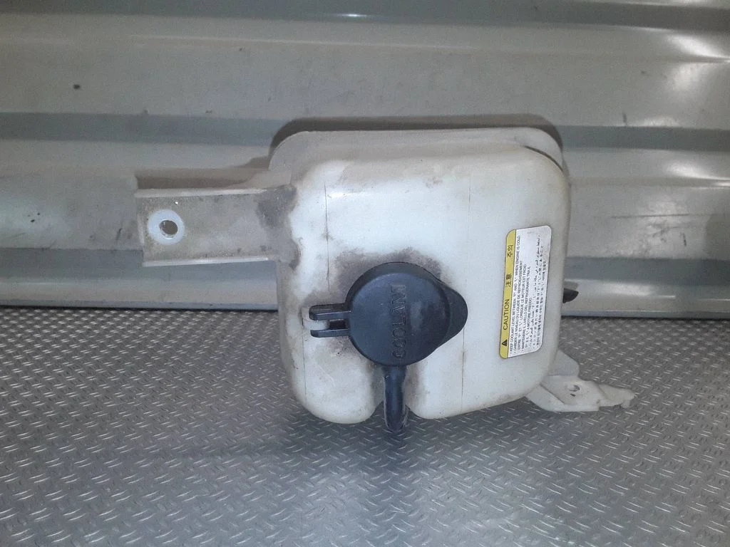 Coolant expansion tank/reservoir – Hyundai Sonata (2006-2015)