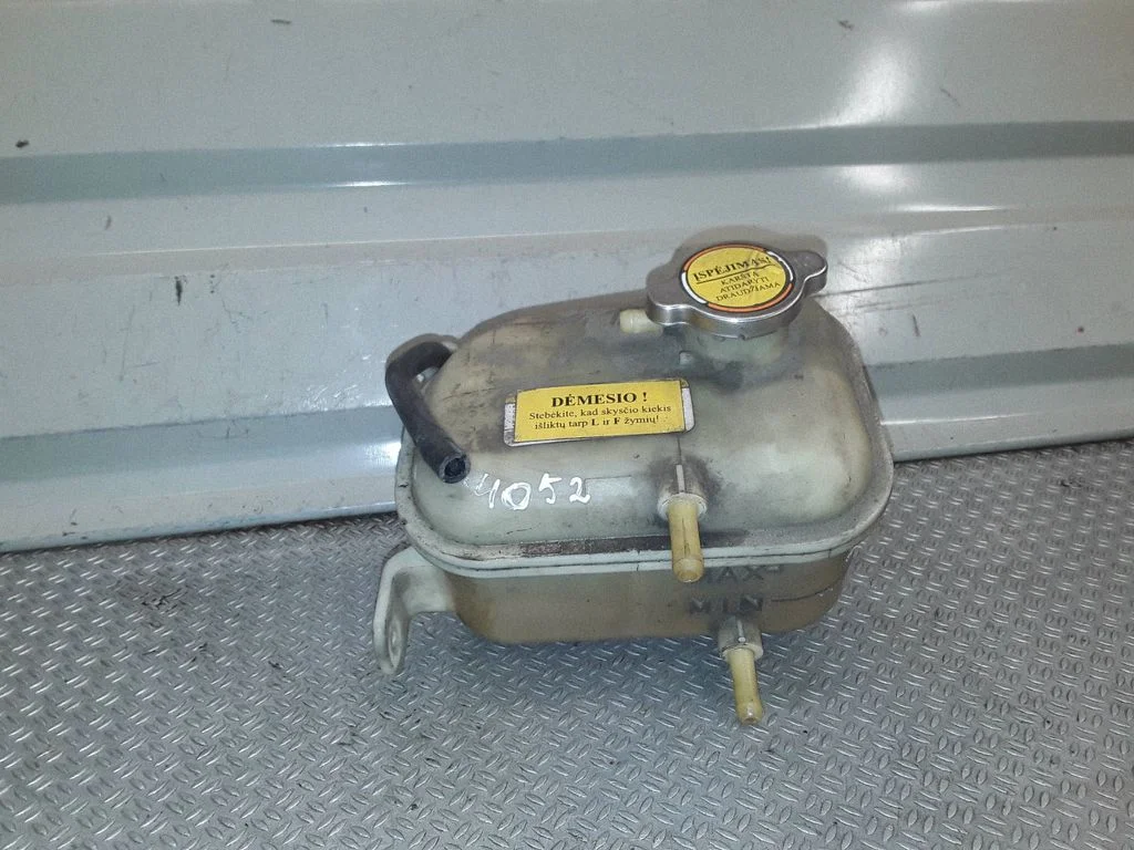 Coolant expansion tank/reservoir – Hyundai i30 (2007-2012)