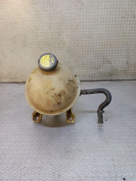 Coolant expansion tank/reservoir – Toyota Previa (XR30, XR40) II (2000-2006)
