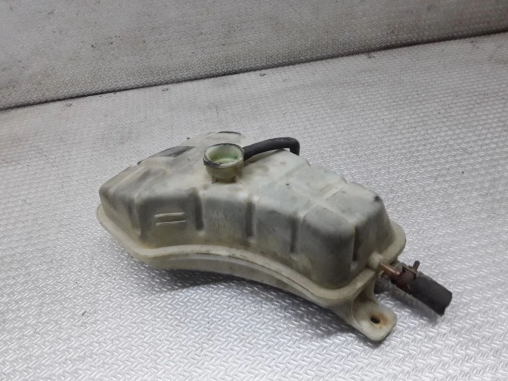 Coolant expansion tank/reservoir – KIA Sorento (2002-2009)